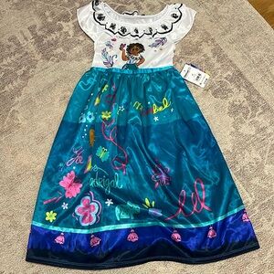 NWT Disney Encanto nightgown